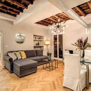 Trevi Fountain Superior 3 Bdr Apartment
